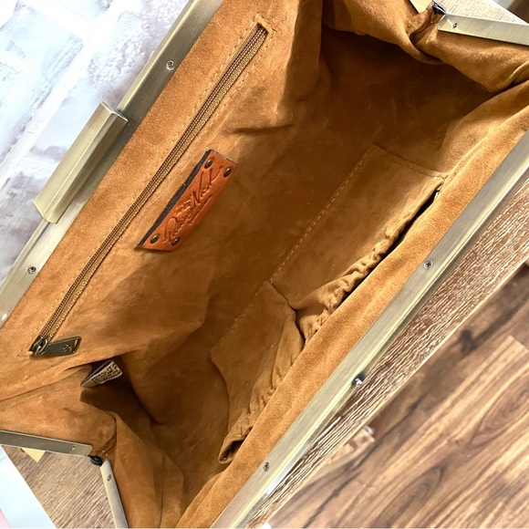 Patricia Nash • Athena Winter Bloom Multi Floral Italian Leather • Clutch Bag - Picture 11 of 11